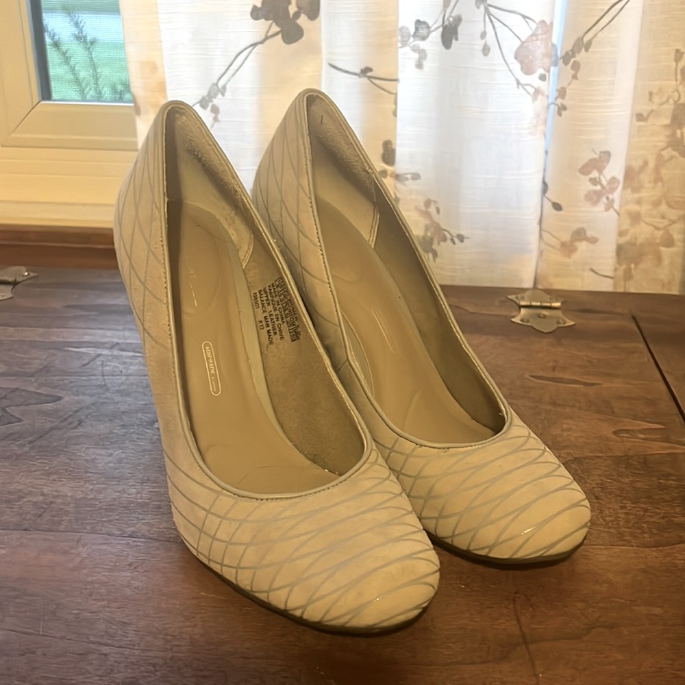 Rockport Gray Pumps size 8